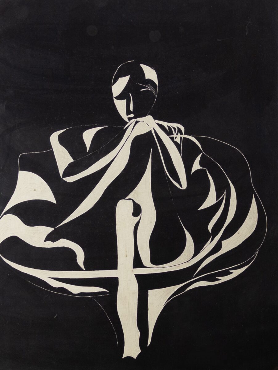 MUJER SENTADA EN EL SOFA