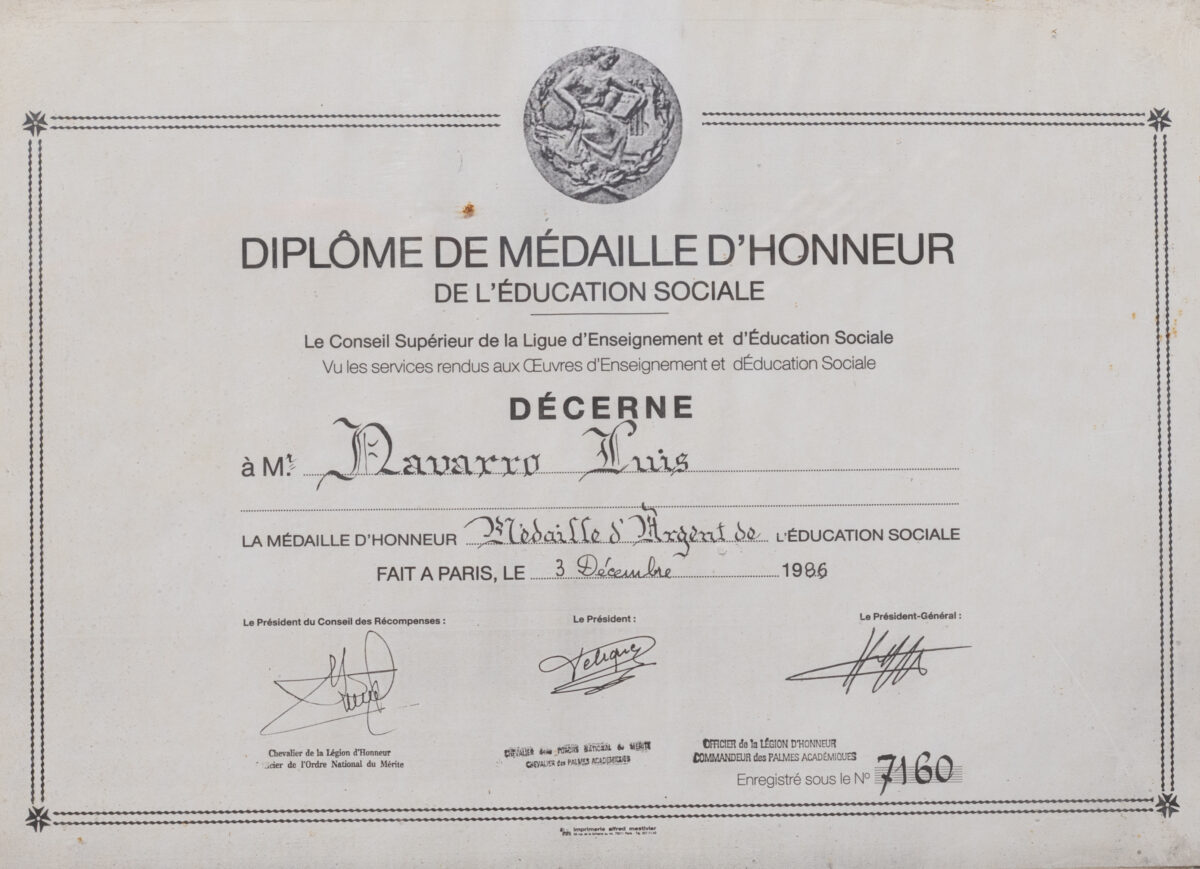 ΩLuis Navarro and the Cross of Honor for French Education (1986)