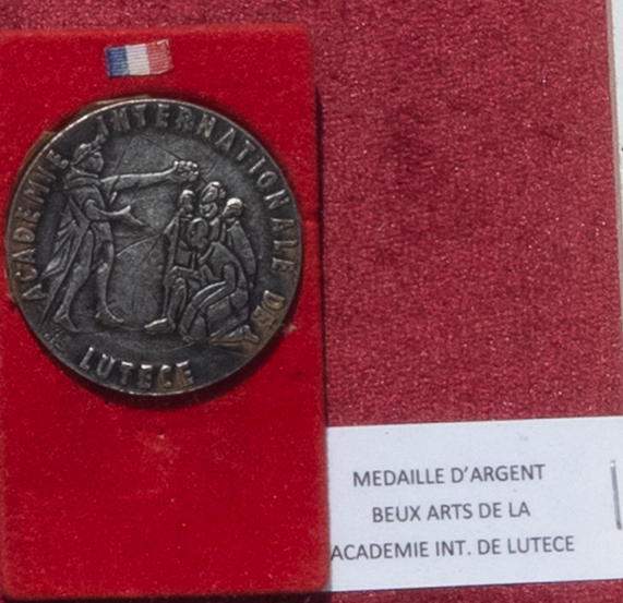 ΩLuis Navarro and the Silver Medal of the Académie Internationale deLutèce (1988)