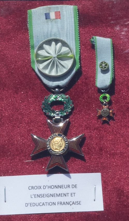 ΩLuis Navarro and the Cross of Honor for French Education (1986)